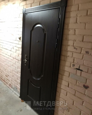 Входная дверь чёрного цвета №63
